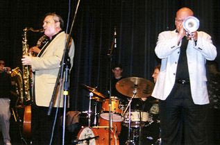 Ken Peplowski (left) and Warren Vache (right) at 2004 Topeka Jazz Festival [Photo by Tom Ineck]