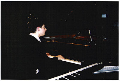 Eldar Djangirov with the NJO in January 2003 [Photo by Tom Ineck]
